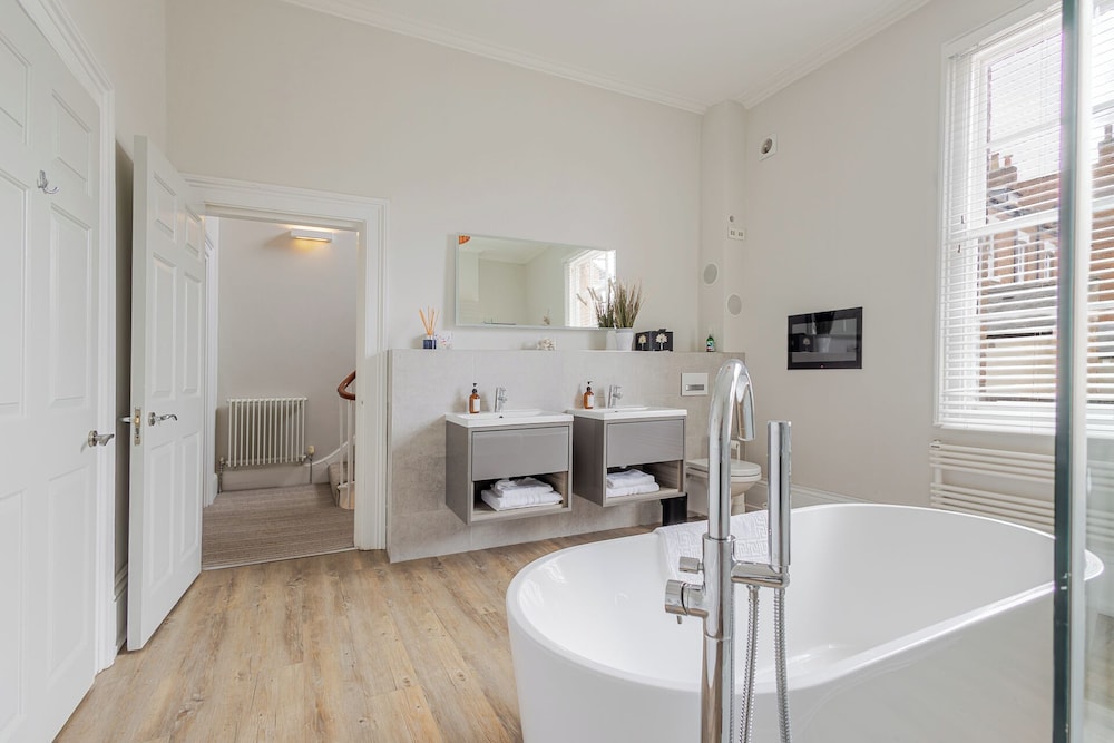 Stylish 5BD Townhouse in Leamington Spa
