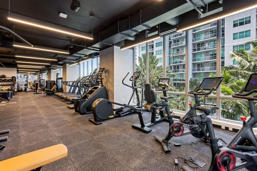 City Calm Gym Pool City Easy Access