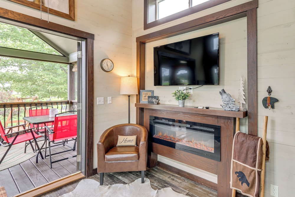 1 Mi to Tank Town Usa: Tiny Home w/ Pool Access!