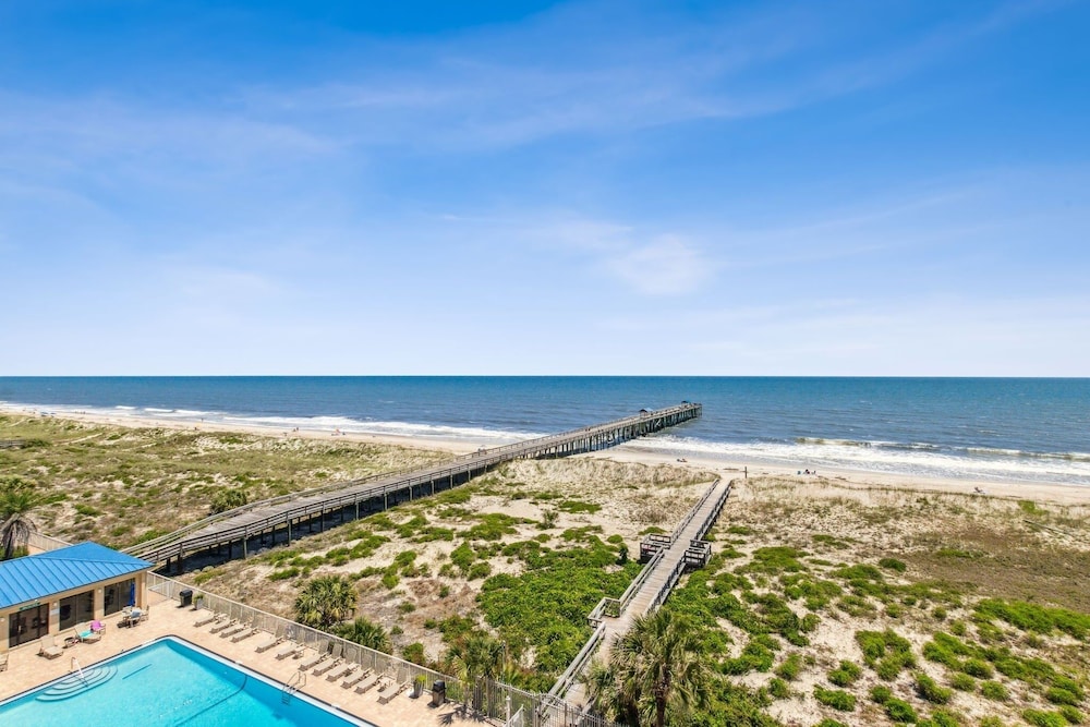 663 Amelia By The Sea 2 Bedroom Condo
