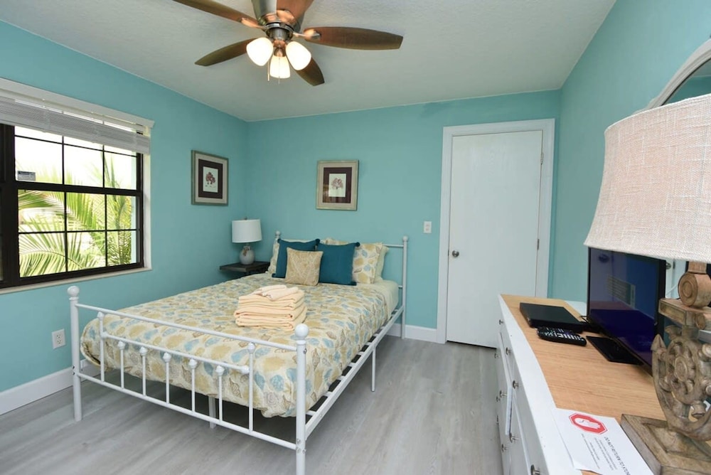 Hidden Oasis Spacious Home With Salt Water Heated Pool Hot Tub Fenced Yard Pets are Welcome