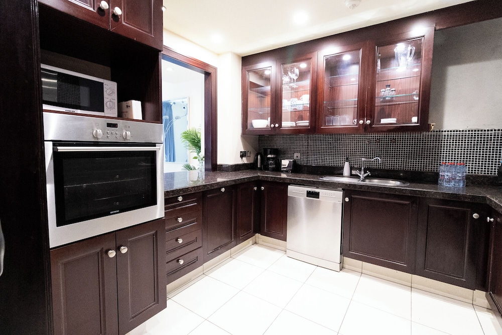 Reehan 1 - Happy Season - 2BR - Downtown