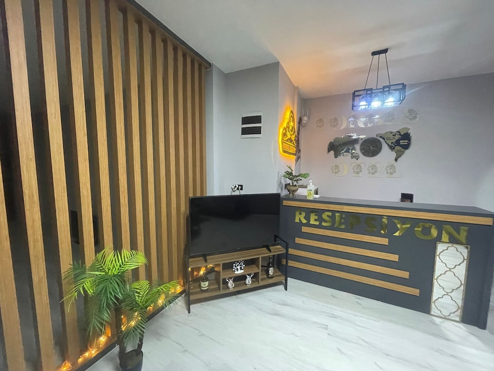 Lobby & Reception
