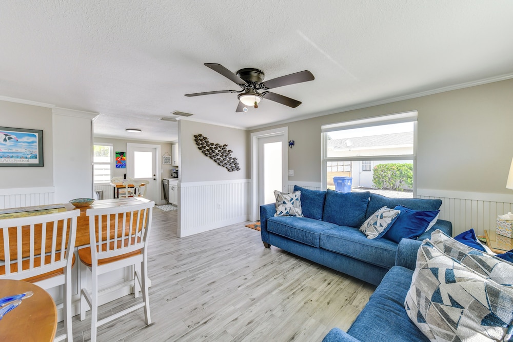 Fish, Swim & Unwind: Anna Maria Apt Steps to Beach