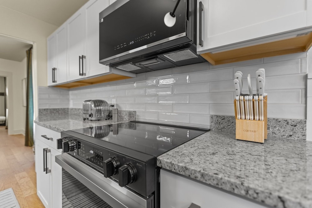 Abode 81 in Newark