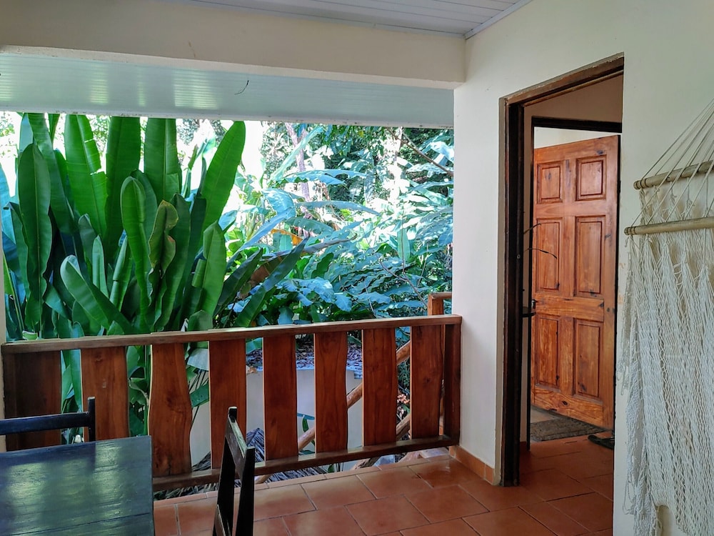 Colibri Surf House & Flats