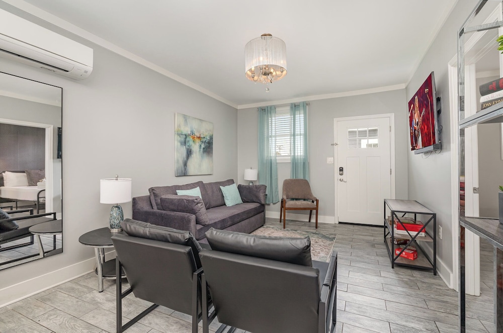 Lucent Pearl - Private Patio - Near Broadway