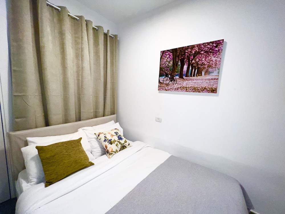 Ha-Carmel Market Apartment