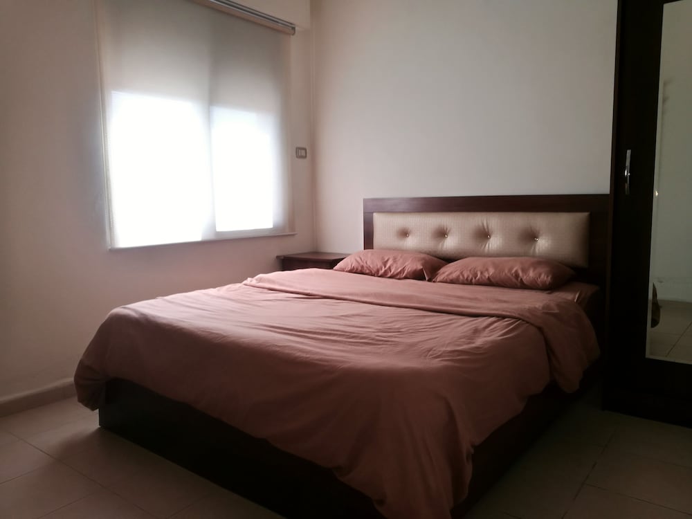 Cozy Dair Ghbar Apartments