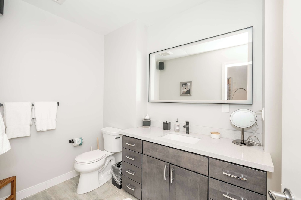 The 333 Suites 202 Stay for 6
