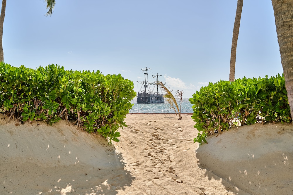 Costa Atlantica Beach Condos