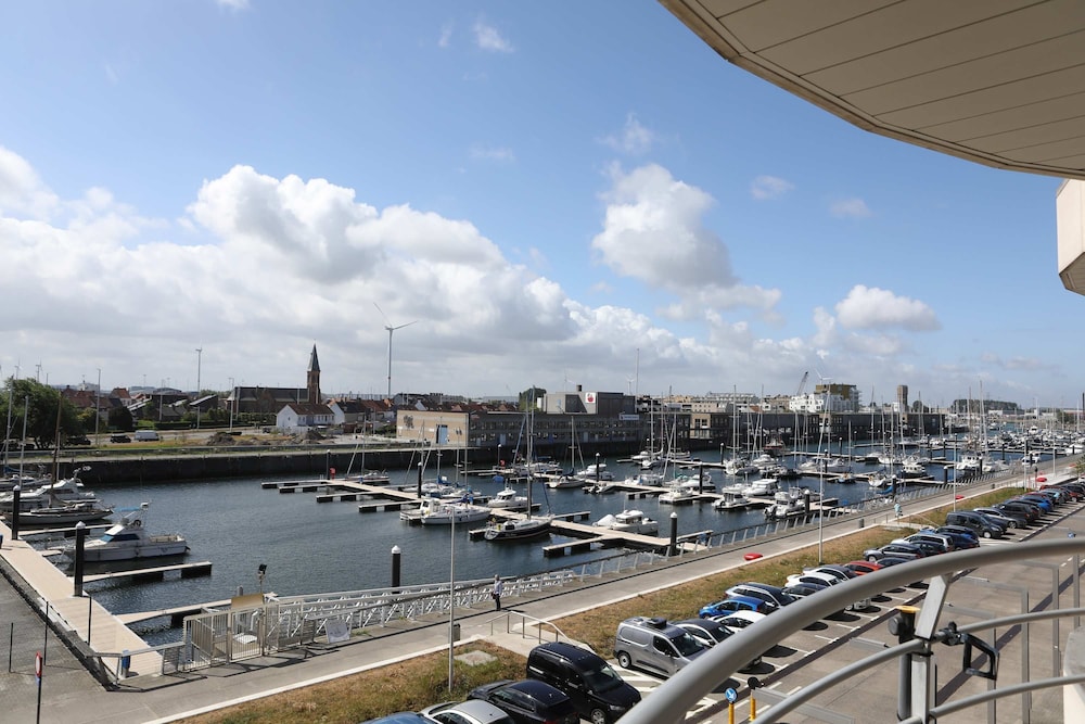 Harbour View Stay - Stylish Apartment With Stunning Views in the Marina of Zeebrugge