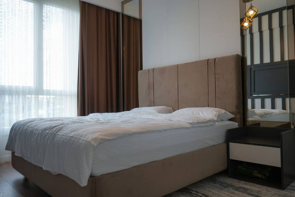 Lovely 1 1 Apartment w Terrace Near Mail of IST