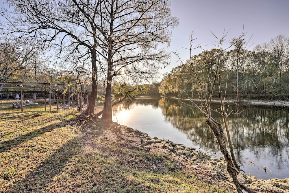 Renovated Fort White Retreat w/ River Access! - Property Image 5
