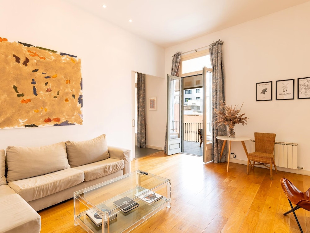 Designer s Three Bedroom Apartment With Terrace