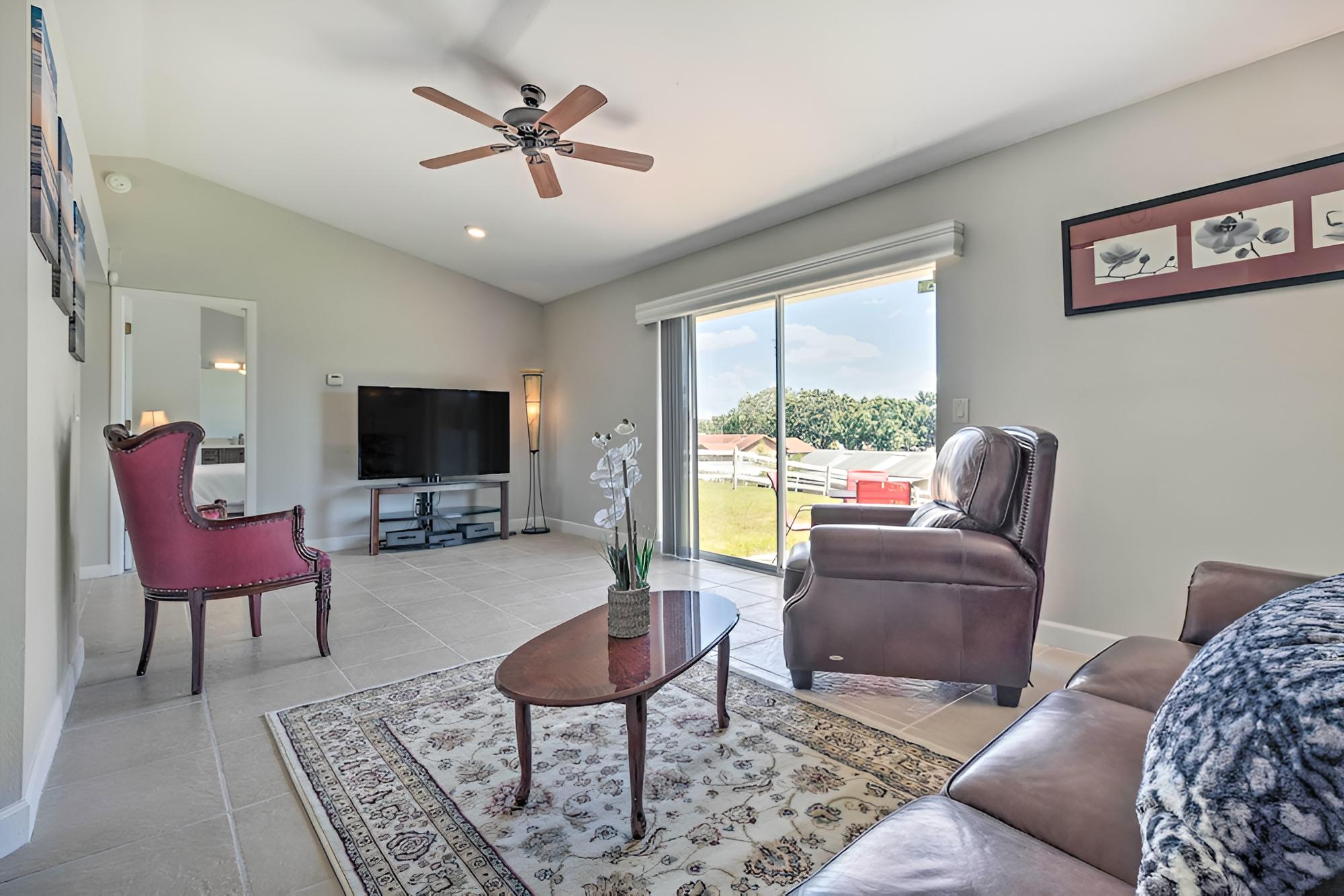 Family-friendly Home ~ 12 Mi to Disney + Universal