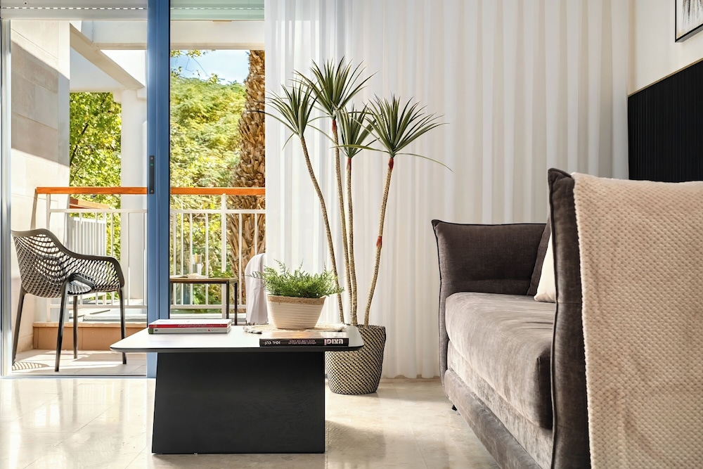 Royal Park Apt Resort by Sea N Rent