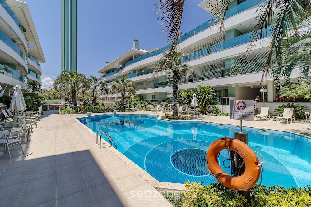 Apart in Cond. w/ Access to Beach and Pool Ave0232