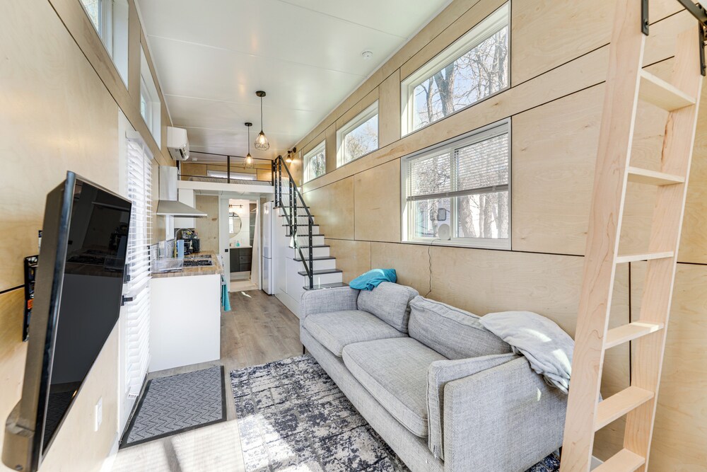 Hiking & Creek: Manor Tiny Home in Forest Retreat