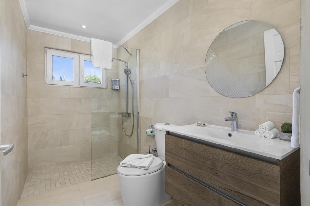 3BR Filled by Nature w Private Pool Ocean View