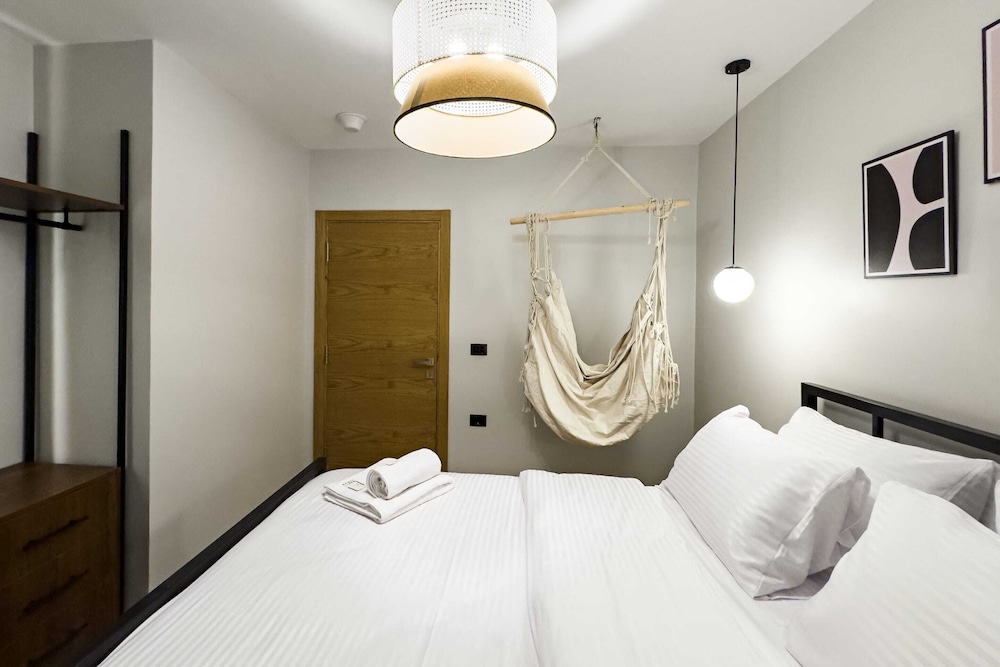 The 2bdr Placid Pod w/ Jacuzzi 5min to CAI Airport