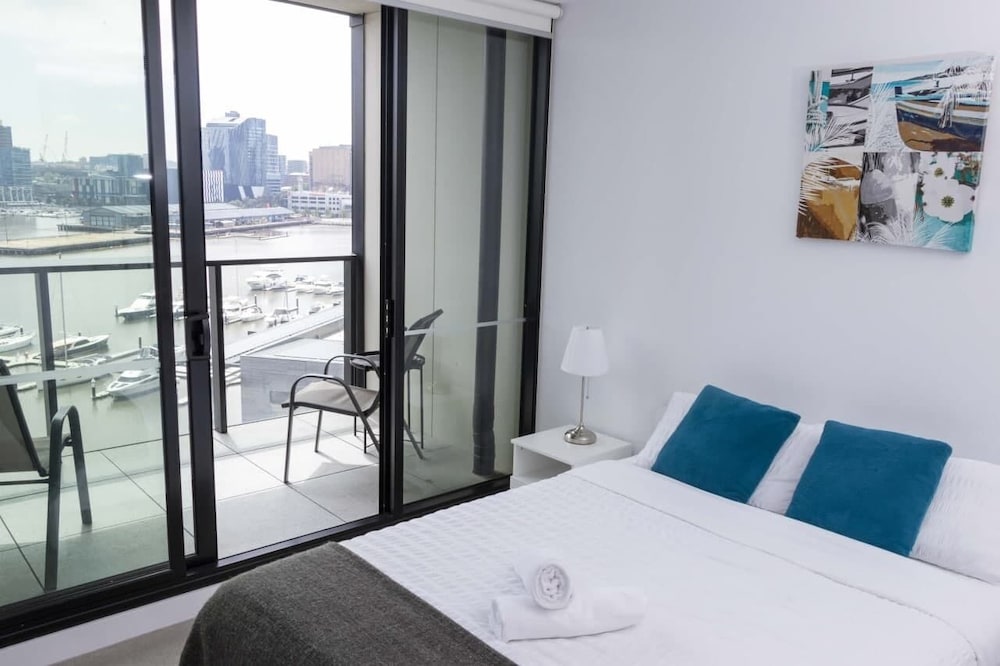 Pars Apartments Collins Wharf Docklands view 4