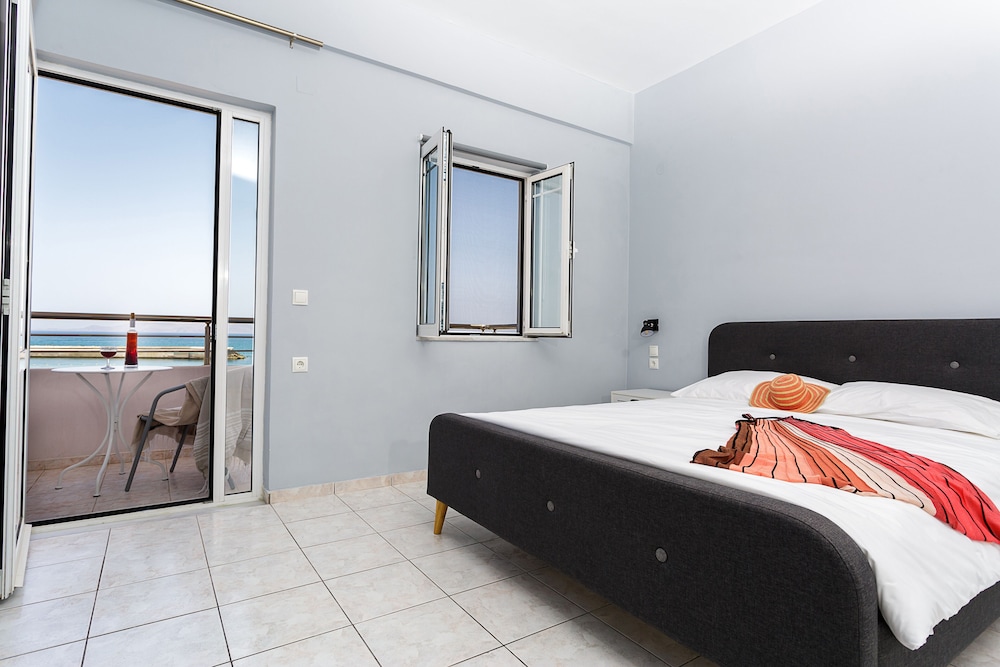 Sole Mare Seaside apts view 4