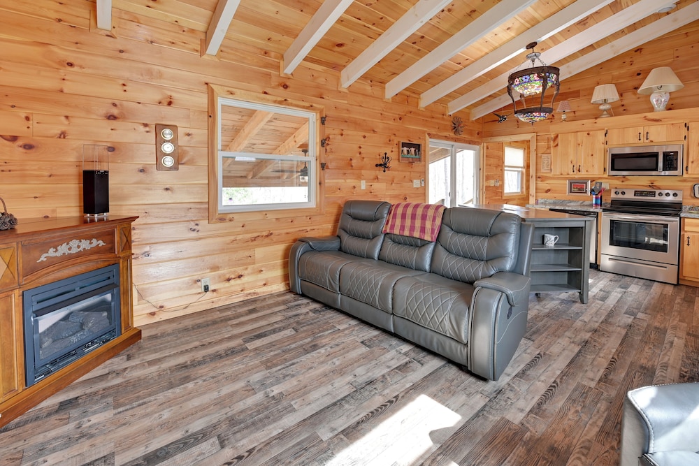 Bring a Pet: Peaceful Frenchburg Cabin on 1 Acre