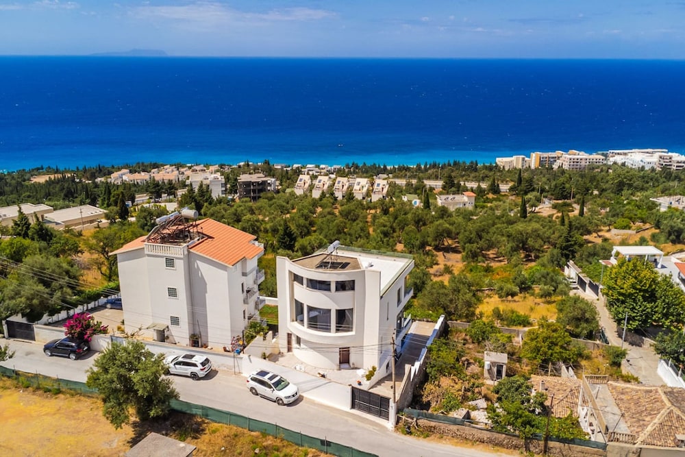 Villa Belle Azure in Gjilek