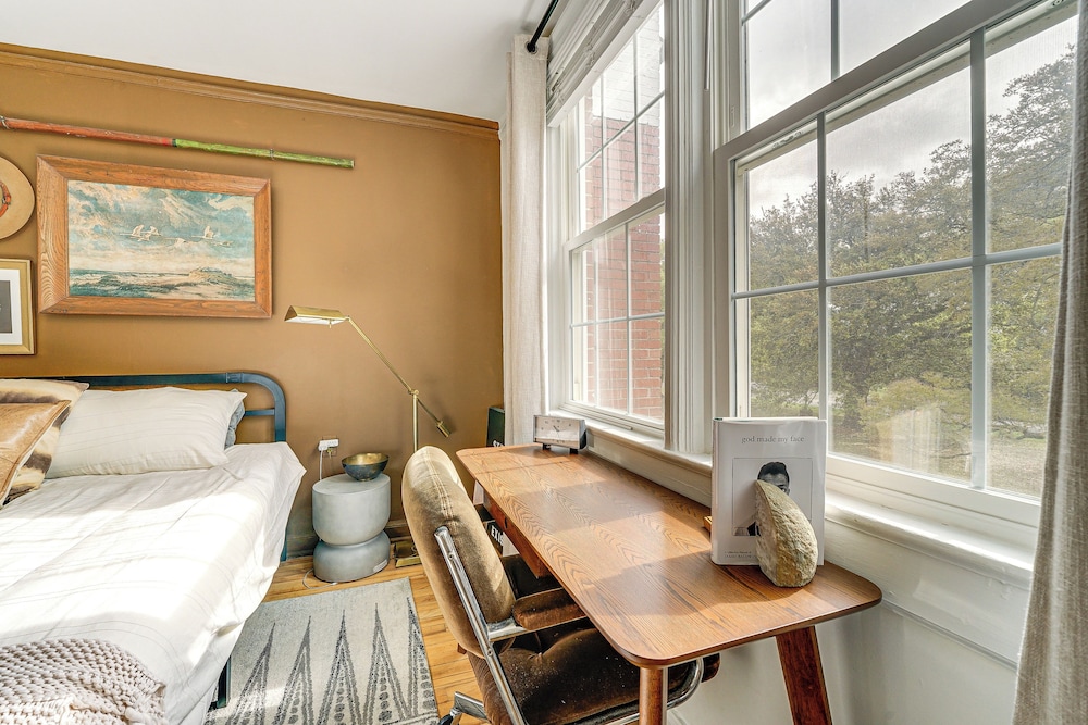 8 Mi to Beach: Cozy Condo Getaway in Wilmington!
