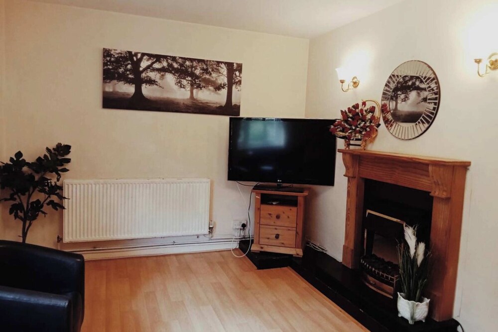 Homely 3 Bedroom House With a Garden