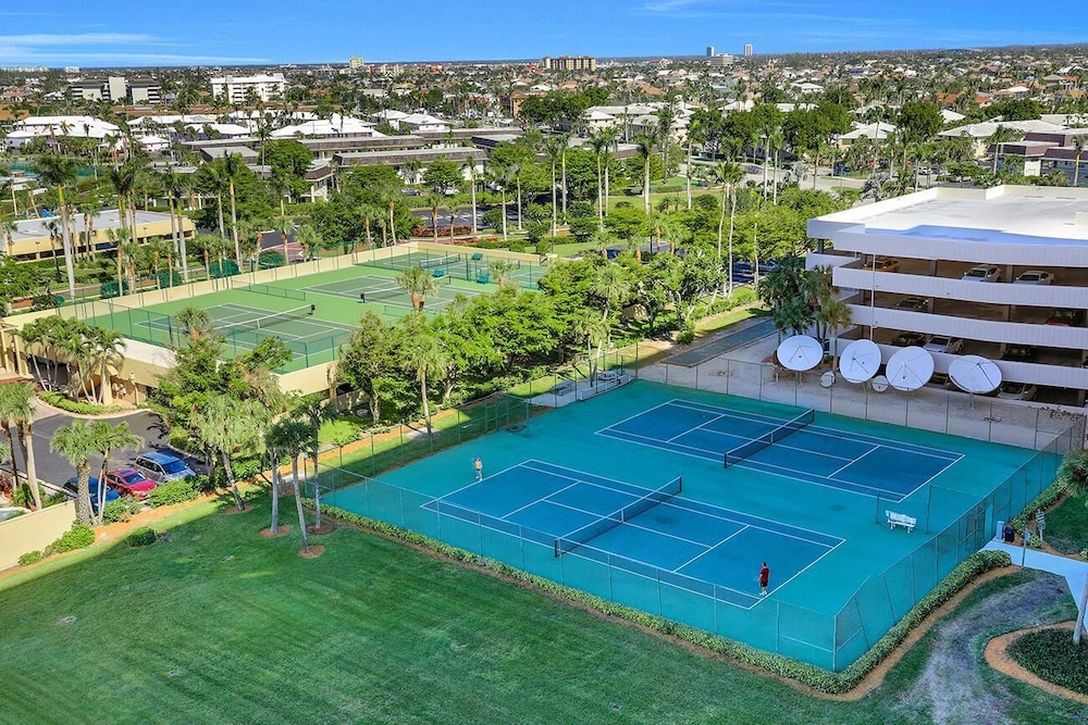 Sunny Beachfront Condo With Pool and Sw-facing Balcony
