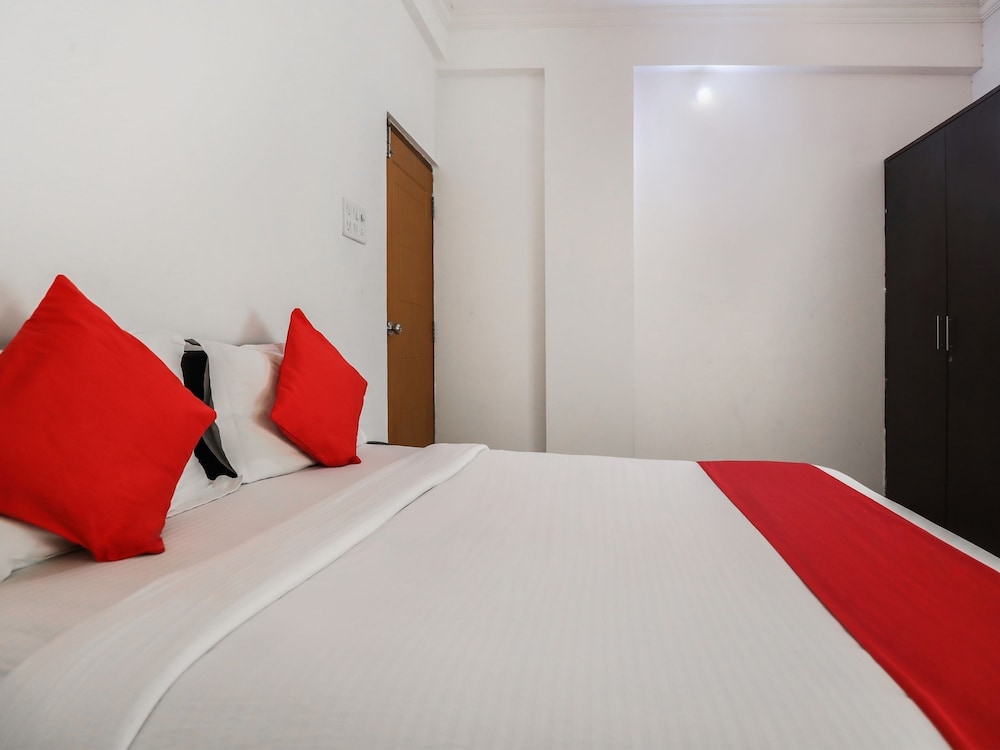 OYO 29638 Gmr 18 Hotel