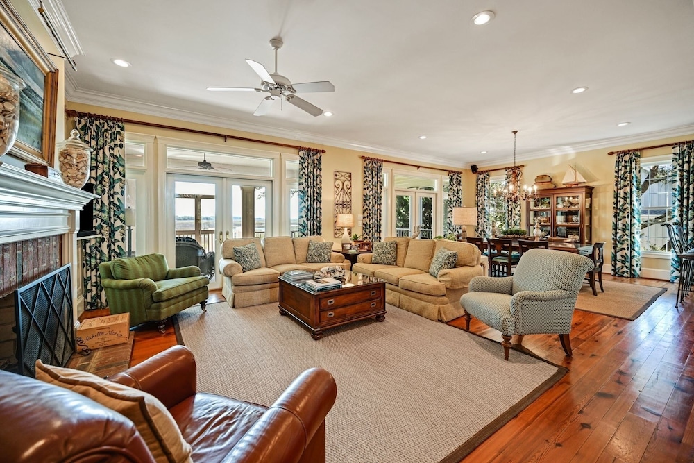 Secluded Creekfront Home 5 Bedroom Home by Peace Vacations