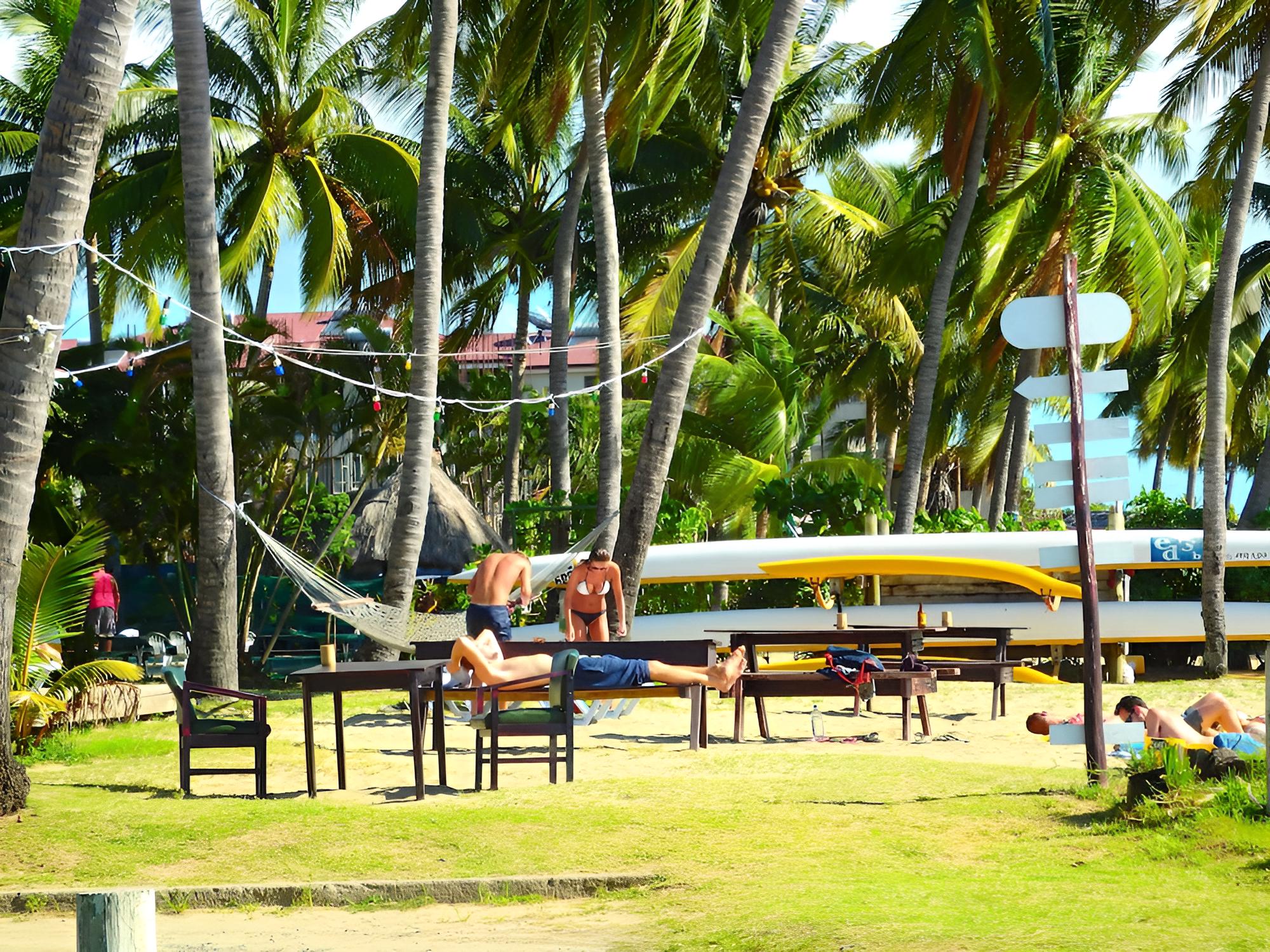 Travellers Beach Resort - Hostel