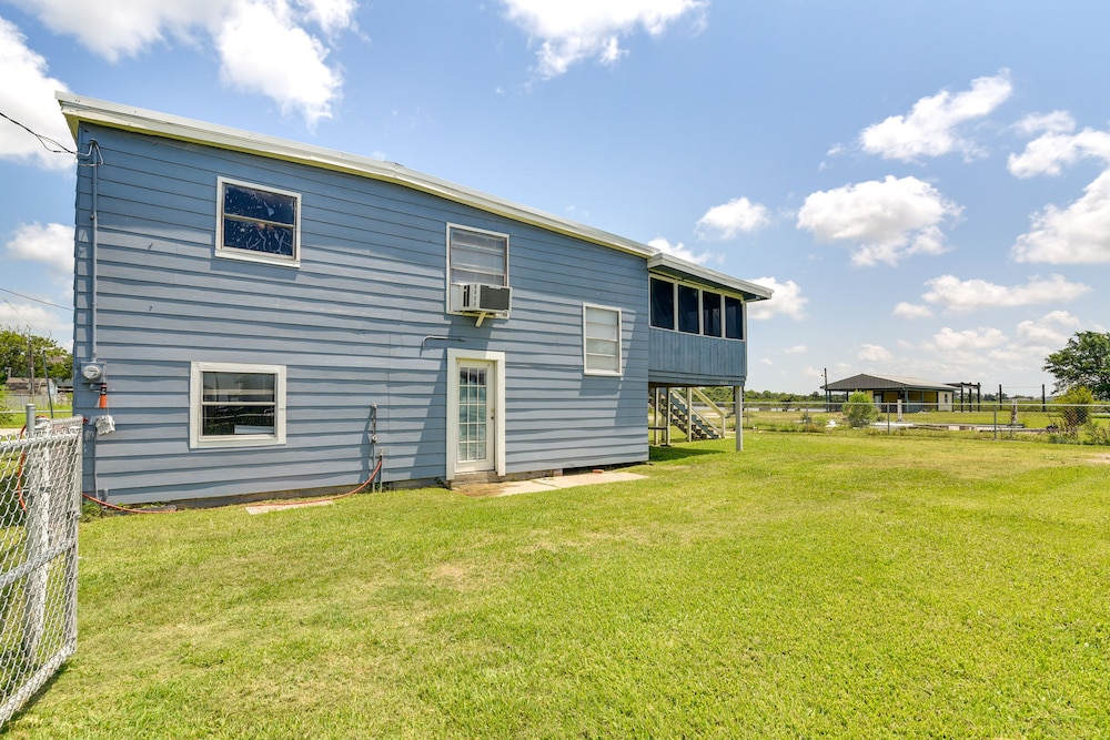 Deck & Fenced-in Yard: Texas Escape!