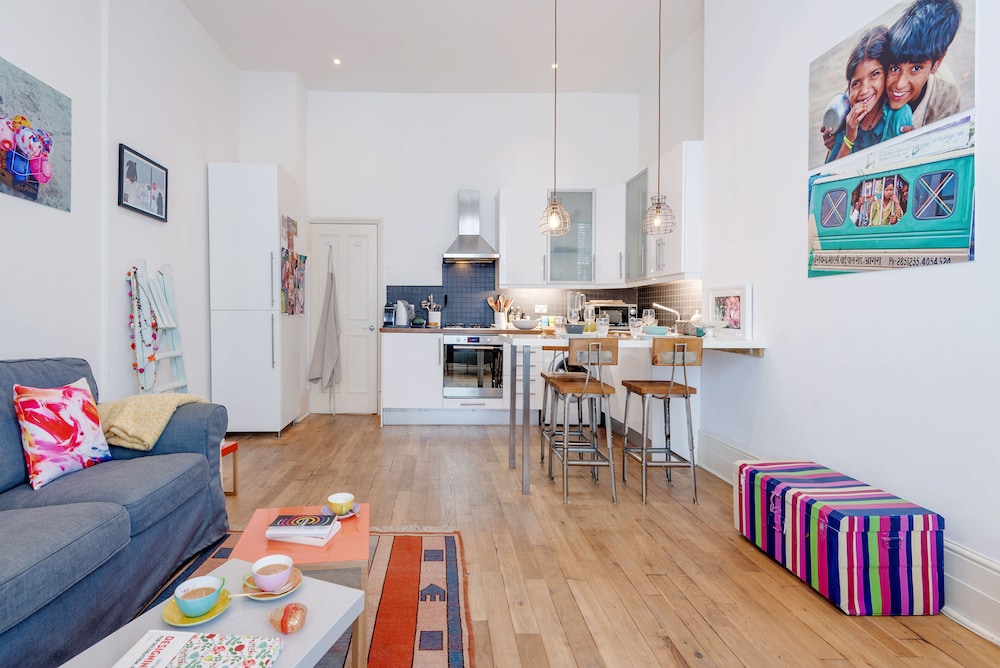 Colourful West Kensington Home Close to Earls Court