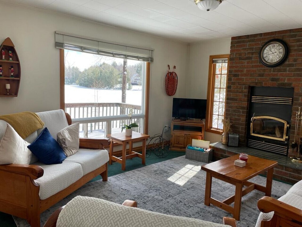Bear Essentials Lakefront Hideaway