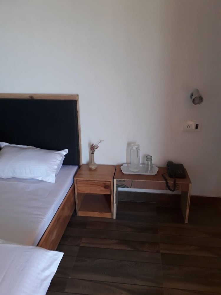 Belleza Inn Dhanagiri Kanatal view 4