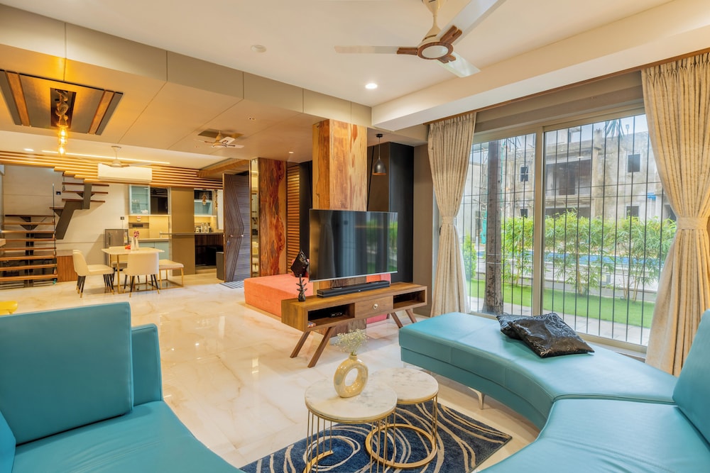 Alaya Stays - Imperial Mystara 5BHK near Khandala Hills