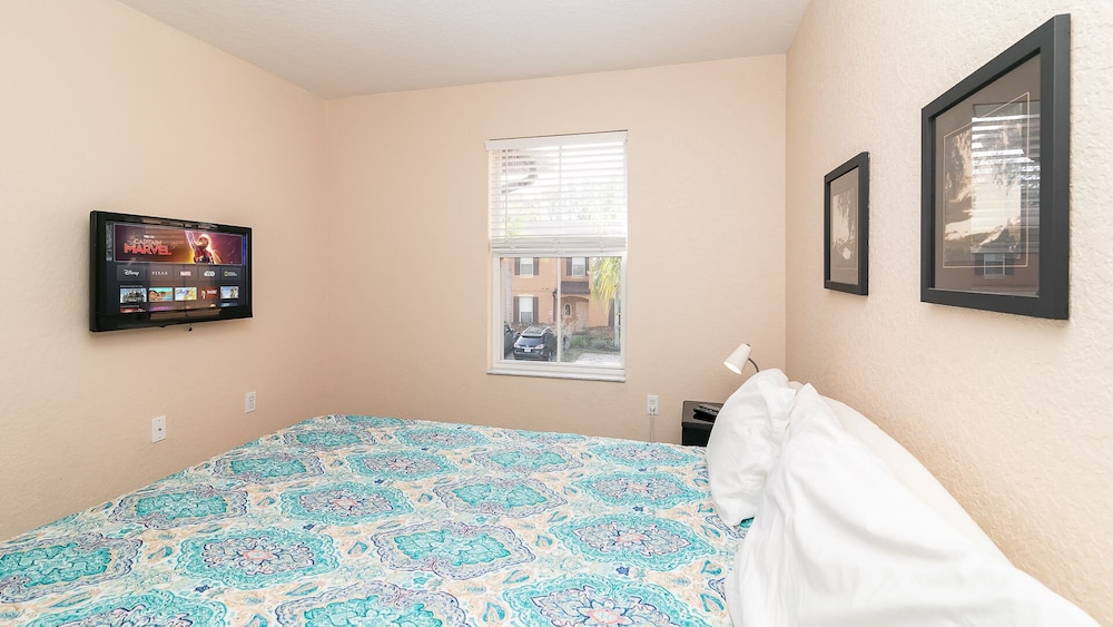 Renovated Home Near Beach and Shopping - Image 5