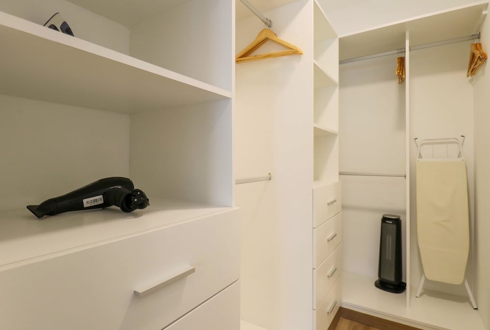 w Exceptional 2BR w Balcony in Miraflores
