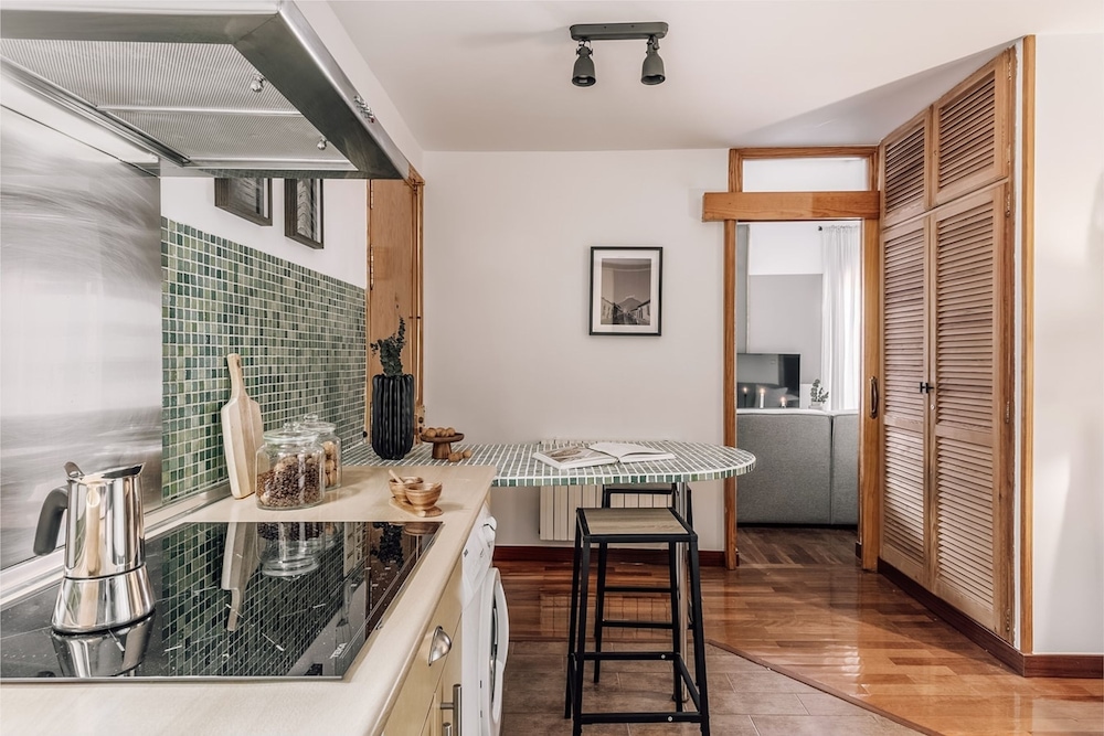 Abaj - 2 Bedrooms in Malasa A-universidad
