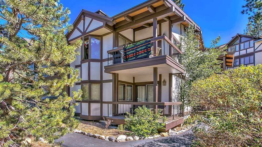 Lake Tahoe Vacations - 227 Squaw Valley Road Condo - Property Image 2