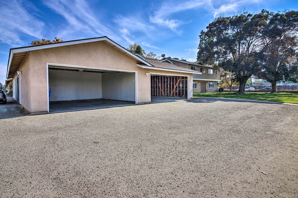 Central Bakersfield Townhome w/ Private Patio view 4