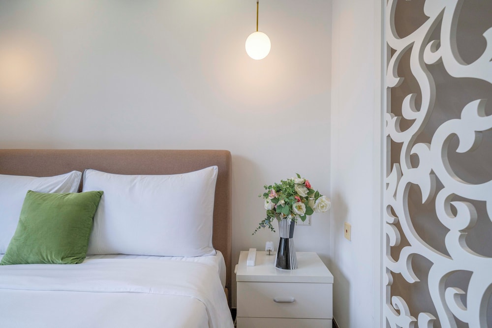 Tyms Xujiahui Stylish 1BR APT