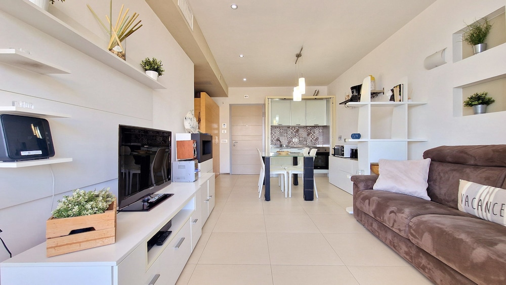 Suite Le Vele Sea View Sleeps 4 and Wifi