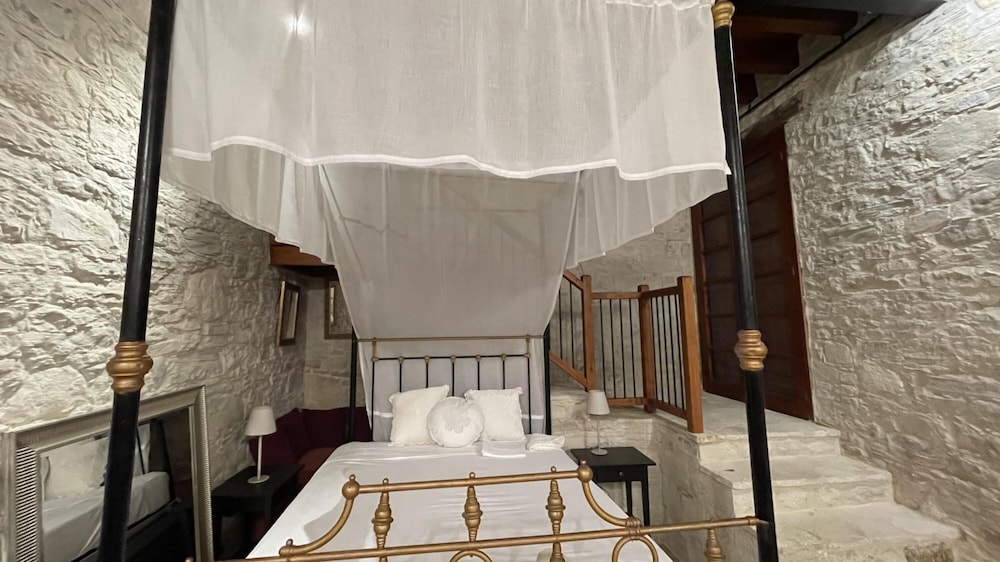 Juliet Suite Studio in Dhoros