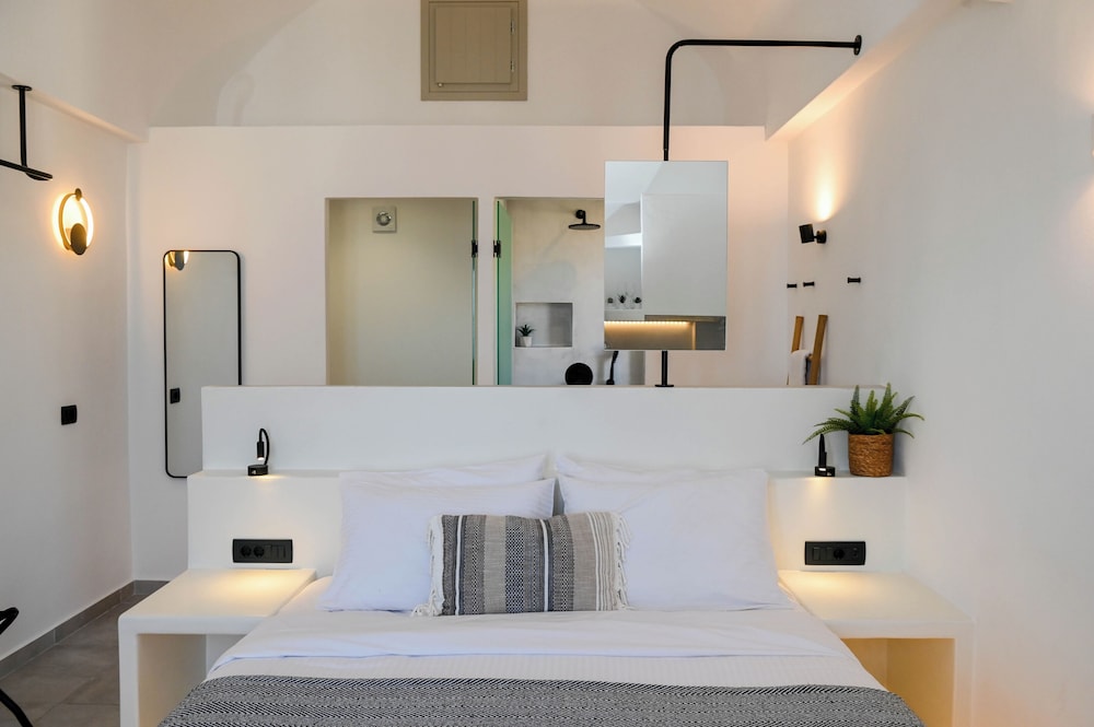 MAEVA Santorini Suites