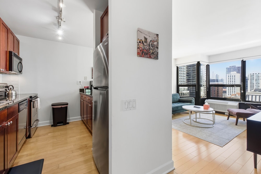 2bd River North Million Dollar Views! Parking Incl 2 Bedroom Condo